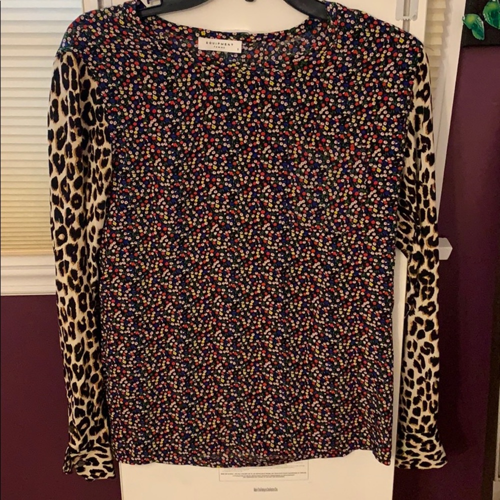 Woman’s equipment top